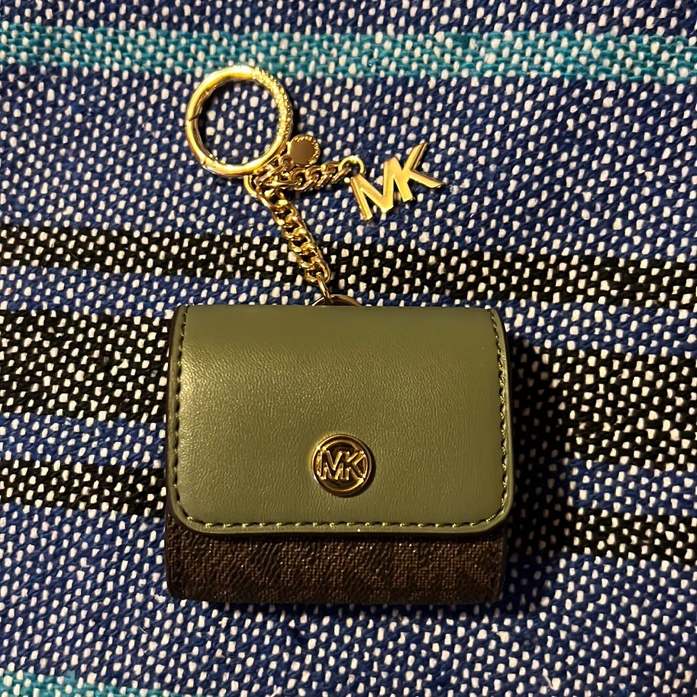 MICHAEL KORS Logo Clip Case For Apple AirPods Pro